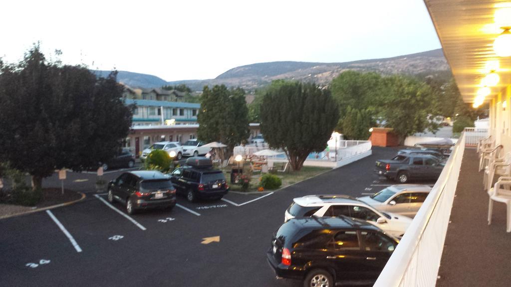 Swiss Sunset Inn Penticton Exterior foto